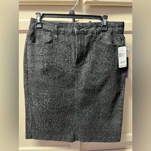 NYDJ (Not Your Daughter’s Jeans) NWT Black Leopard Print Jean Skirt